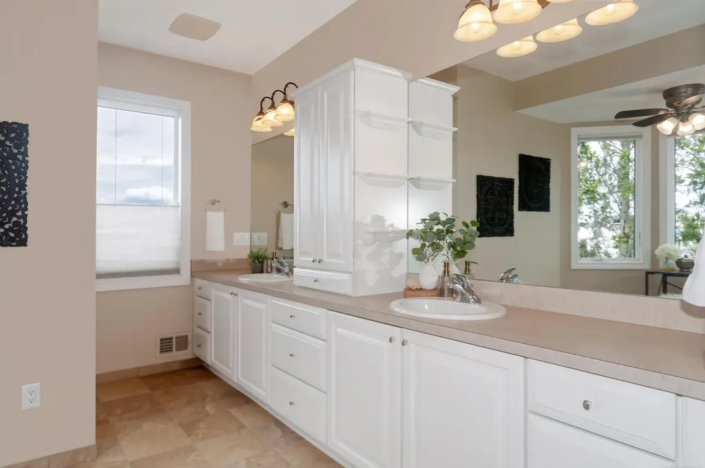 41614 Conger Bay Street Harrison Charter Township MI 48045