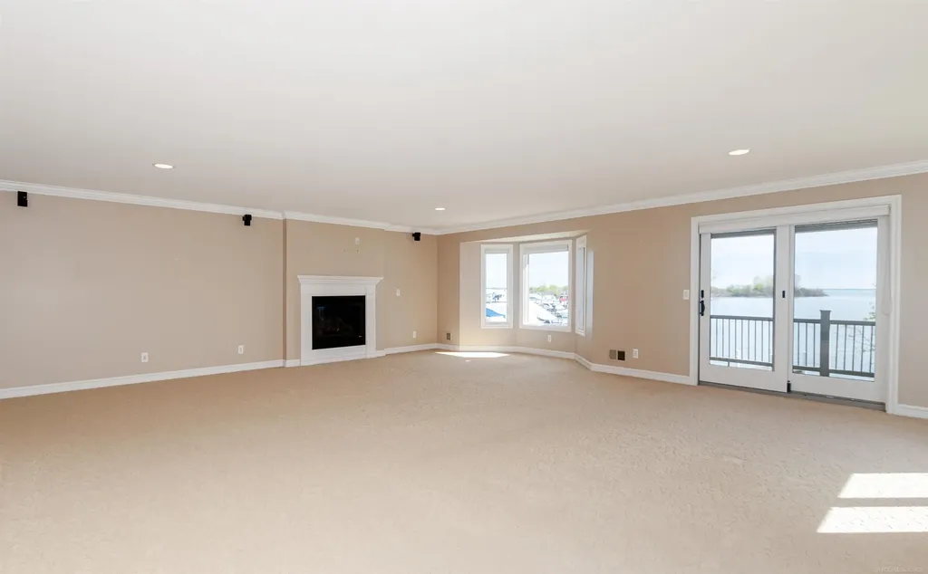 41614 Conger Bay Street Harrison Charter Township MI 48045