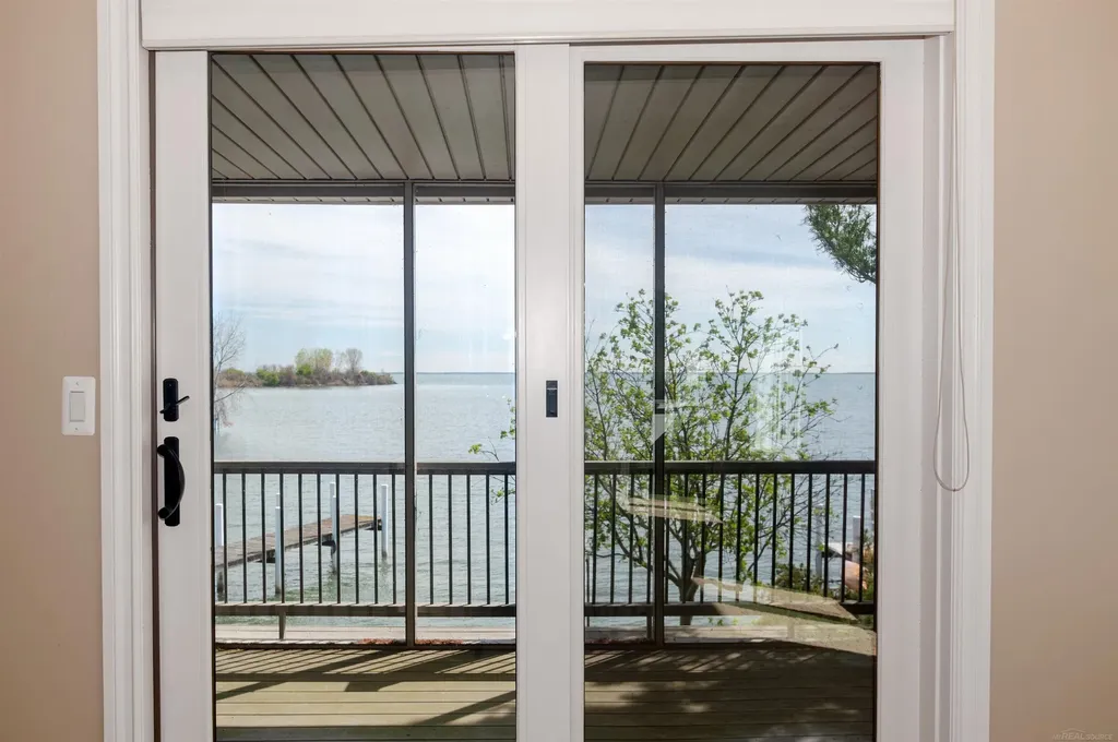 41614 Conger Bay Street Harrison Charter Township MI 48045