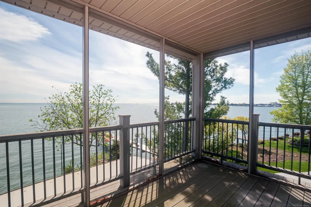 41614 Conger Bay Street Harrison Charter Township MI 48045