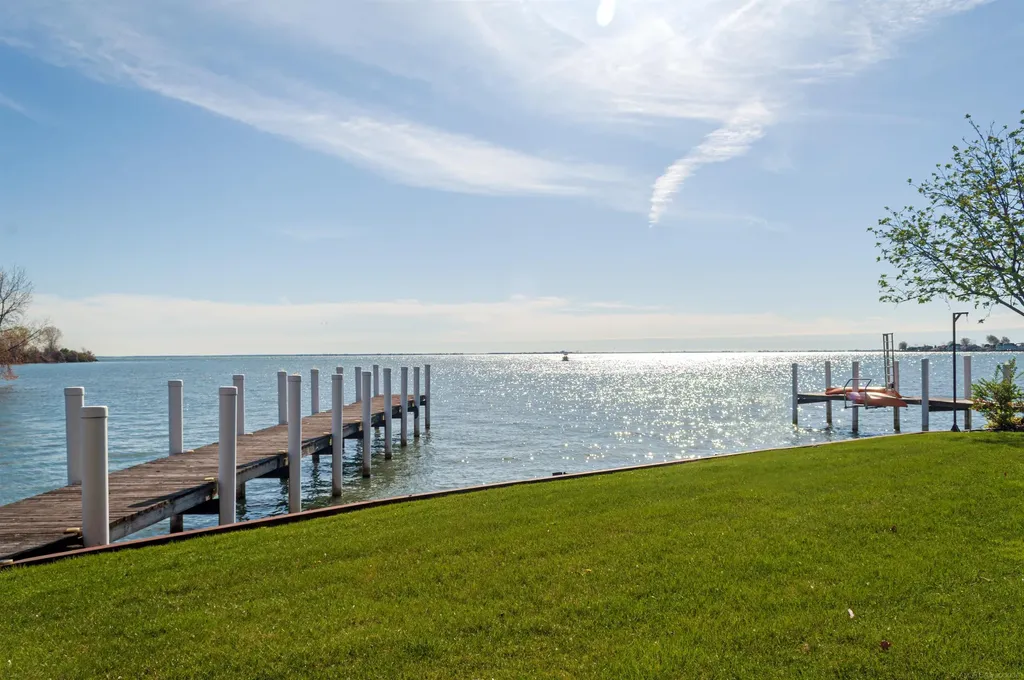 41614 Conger Bay Street Harrison Charter Township MI 48045