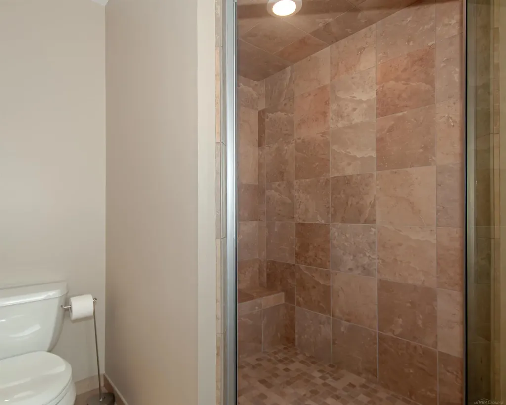 41614 Conger Bay Street Harrison Charter Township MI 48045