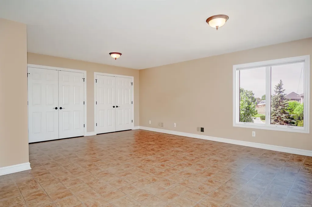 41614 Conger Bay Street Harrison Charter Township MI 48045