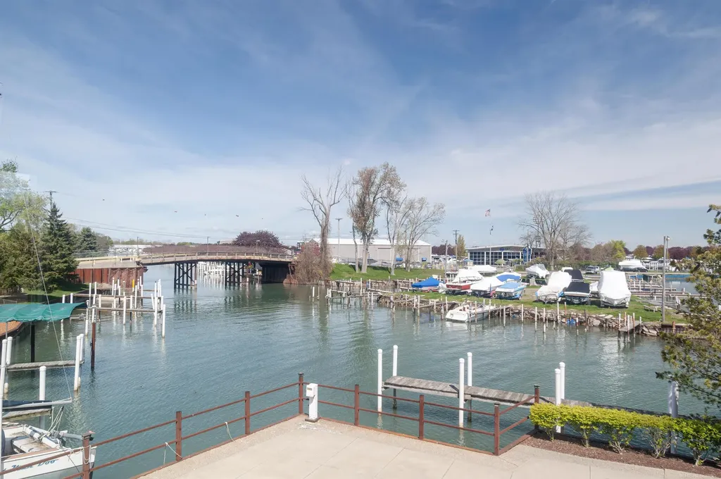 41614 Conger Bay Street Harrison Charter Township MI 48045
