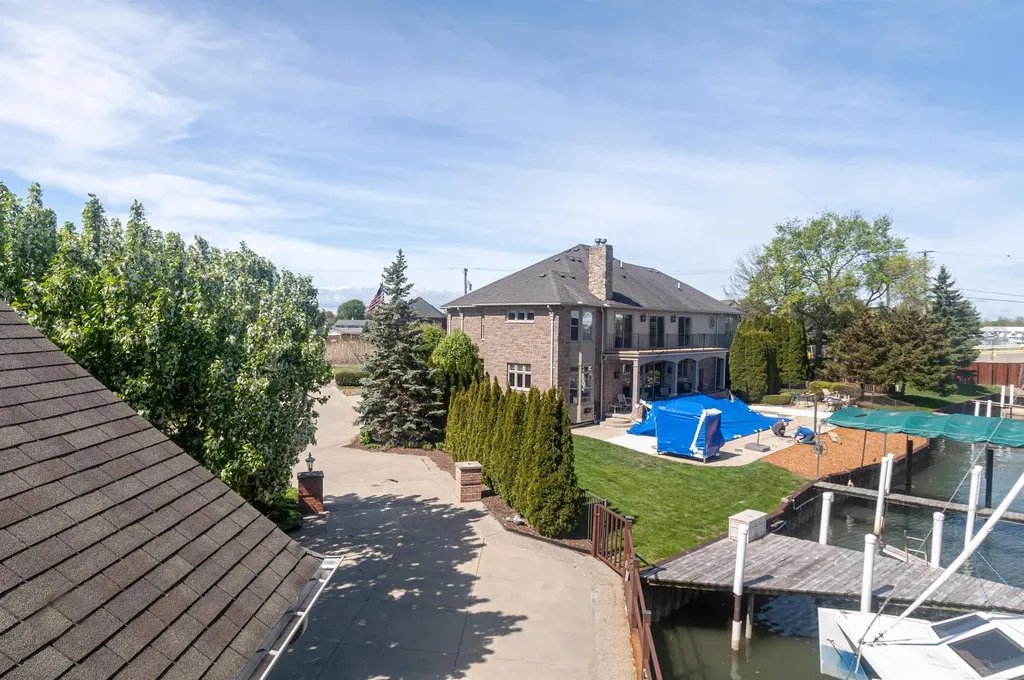 41614 Conger Bay Street Harrison Charter Township MI 48045