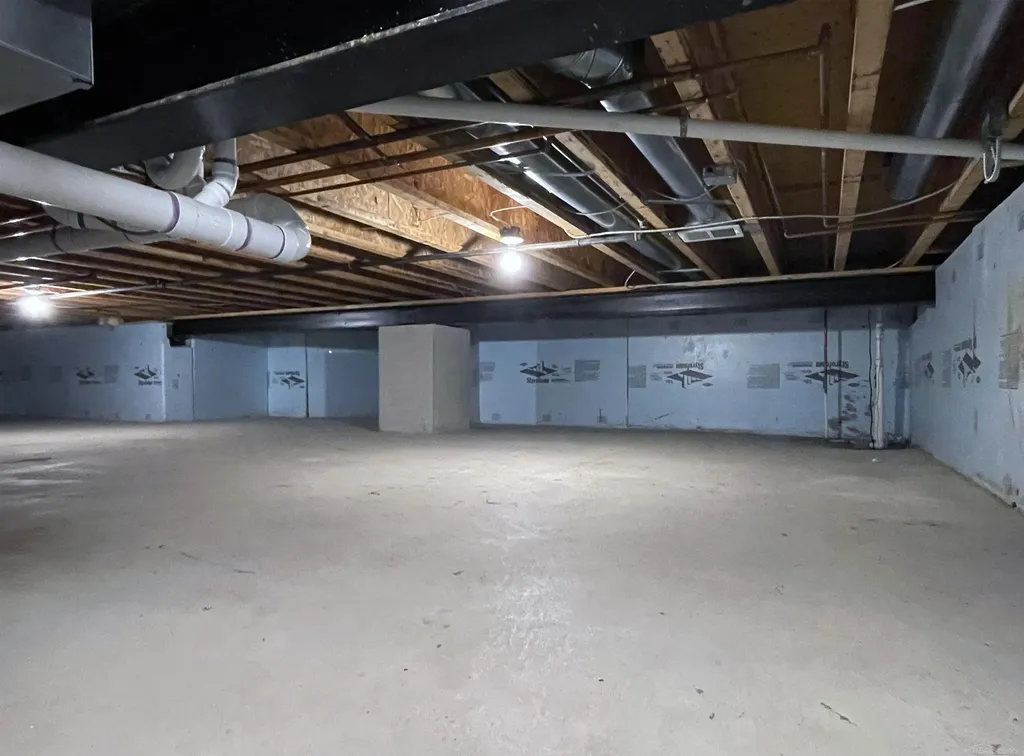 41614 Conger Bay Street Harrison Charter Township MI 48045