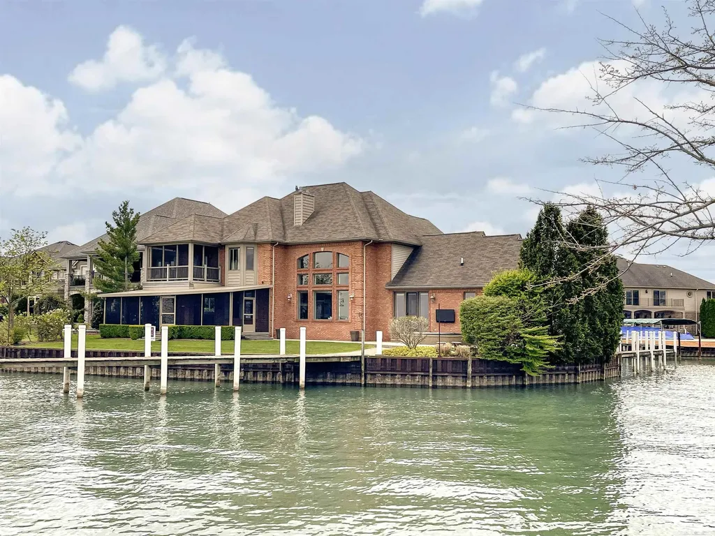 41614 Conger Bay Street Harrison Charter Township MI 48045