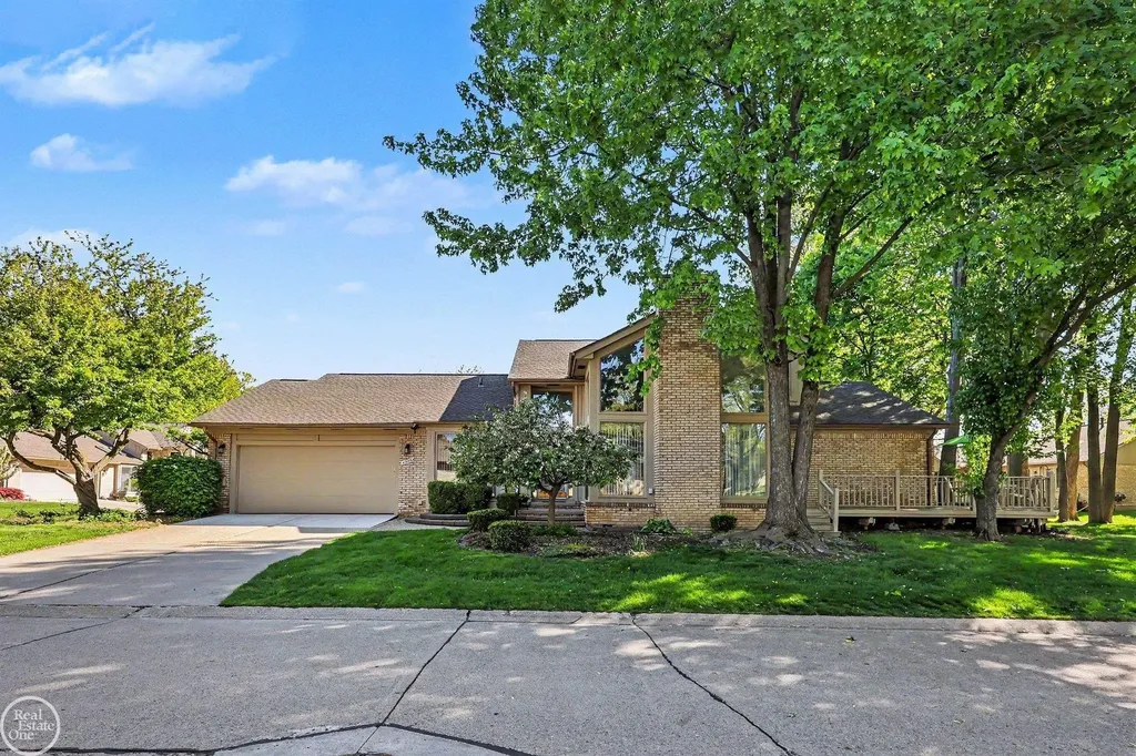 43052 W Kirkwood Drive Clinton Charter Township MI 48038