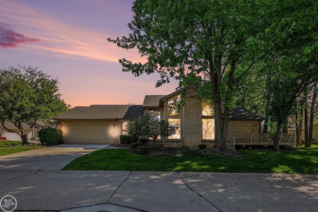 43052 W Kirkwood Drive Clinton Charter Township MI 48038