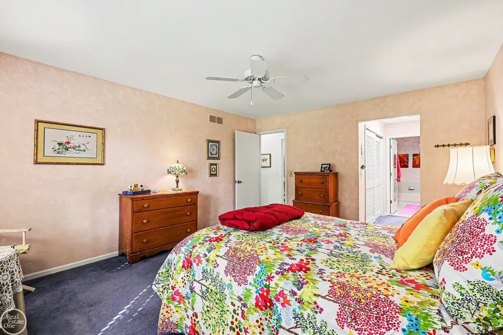 43052 W Kirkwood Drive Clinton Charter Township MI 48038