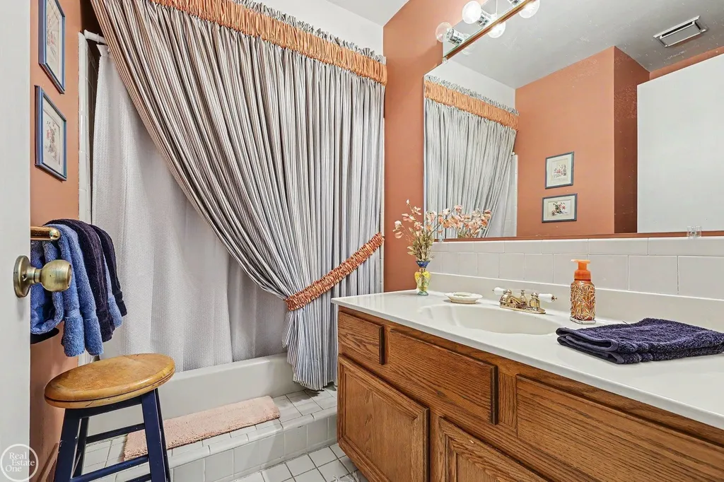 43052 W Kirkwood Drive Clinton Charter Township MI 48038