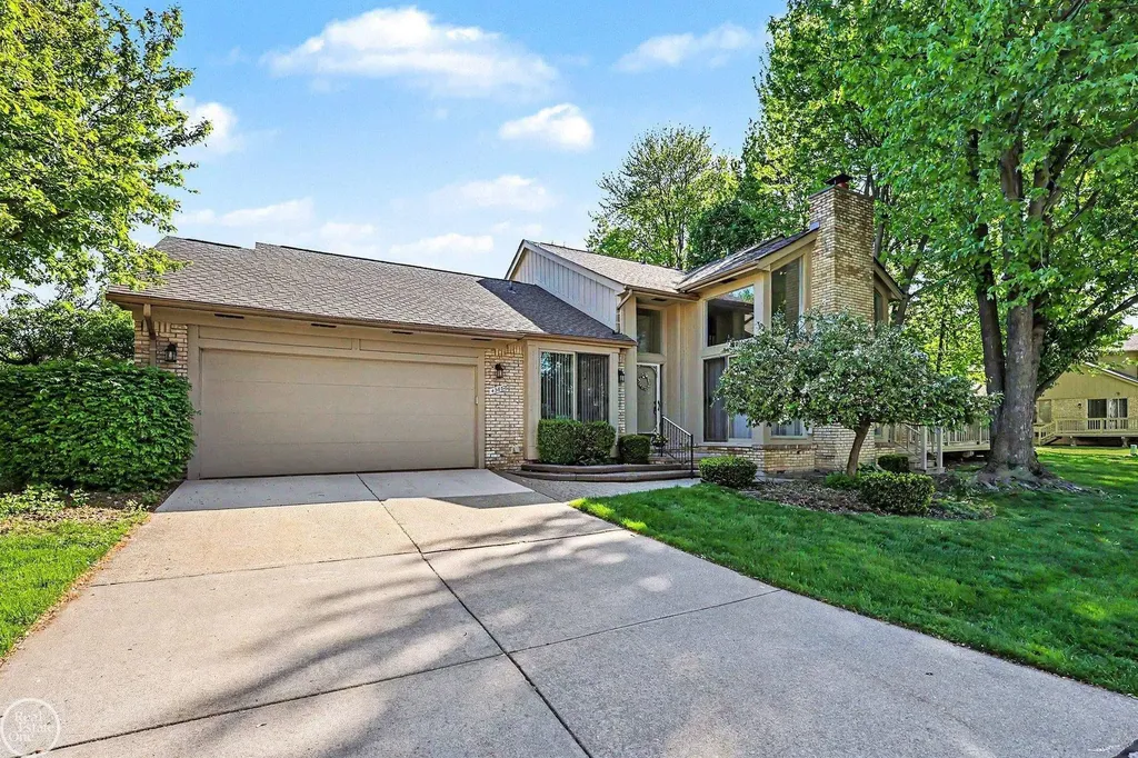 43052 W Kirkwood Drive Clinton Charter Township MI 48038