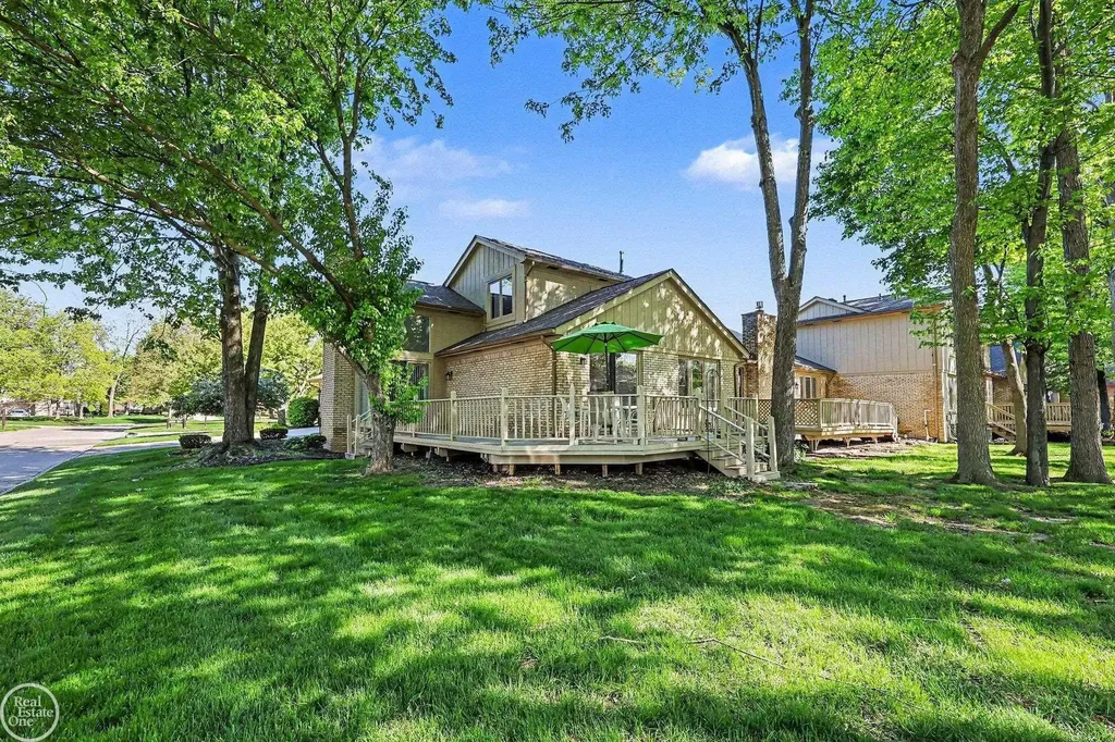 43052 W Kirkwood Drive Clinton Charter Township MI 48038