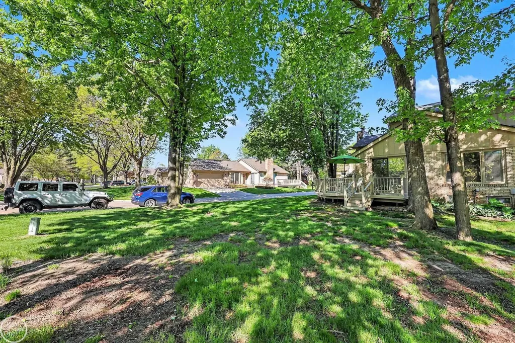 43052 W Kirkwood Drive Clinton Charter Township MI 48038