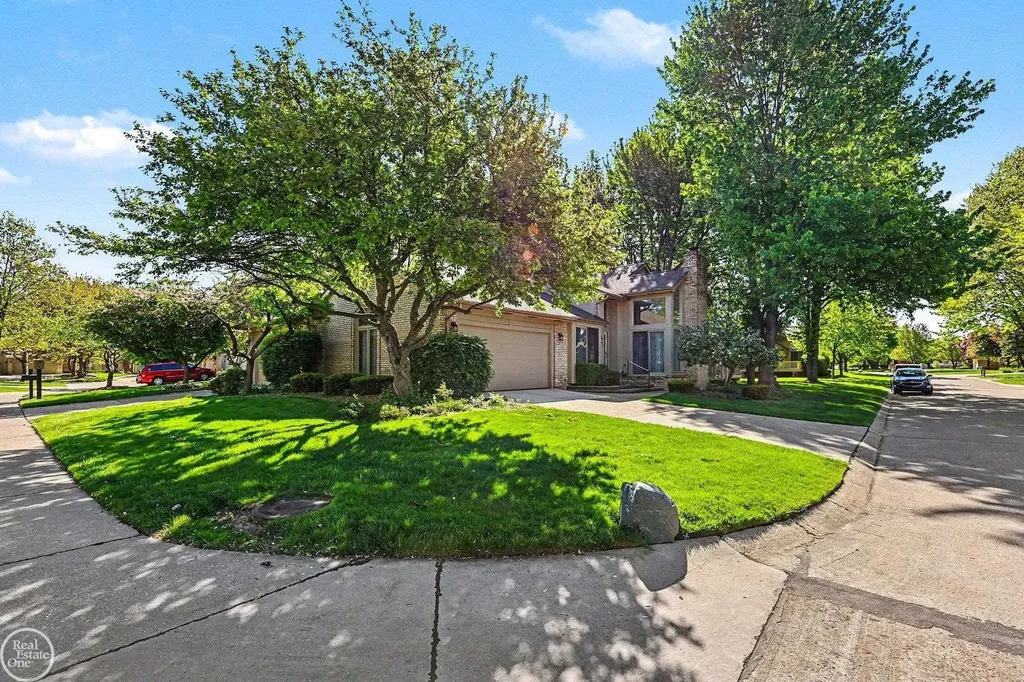 43052 W Kirkwood Drive Clinton Charter Township MI 48038
