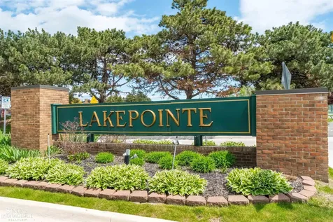 936 Country Club Drive St. Clair Shores City MI 48082