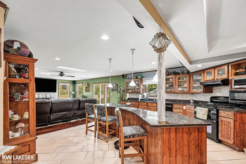 46502 Woodall Road Shelby Charter Township MI 48317