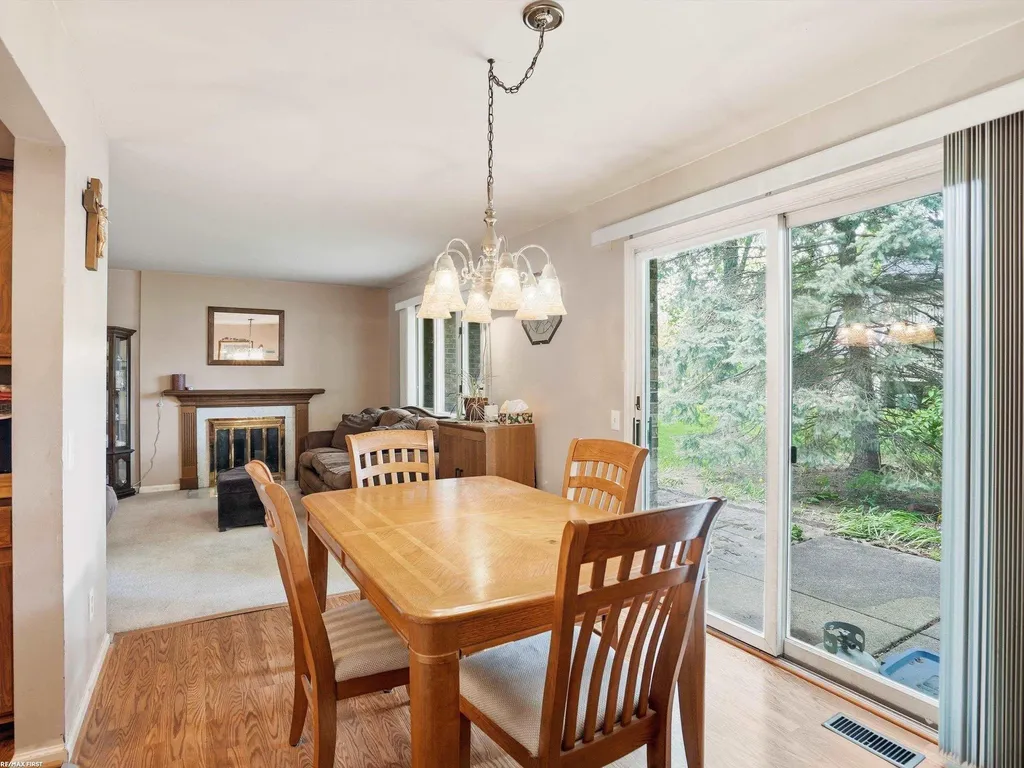 42552 Beverly Way Clinton Charter Township MI 48038