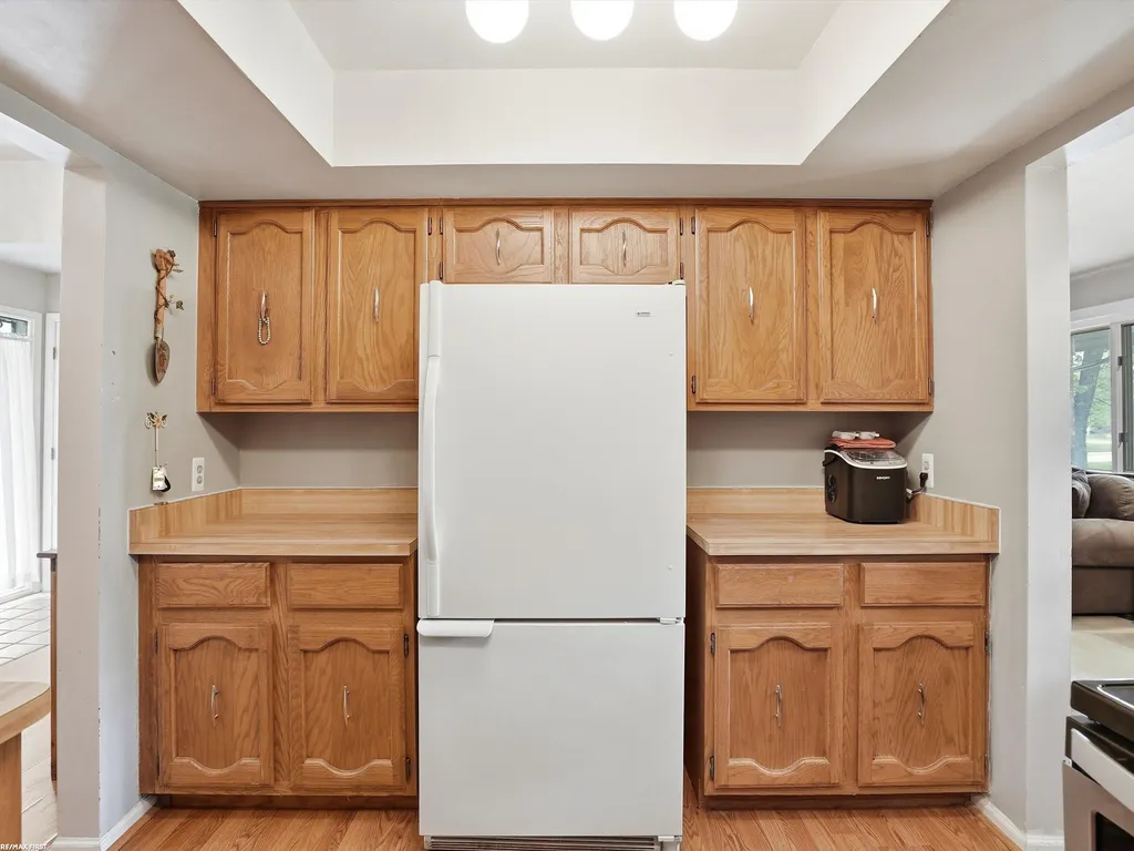 42552 Beverly Way Clinton Charter Township MI 48038