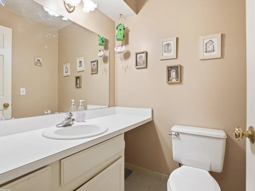 42552 Beverly Way Clinton Charter Township MI 48038