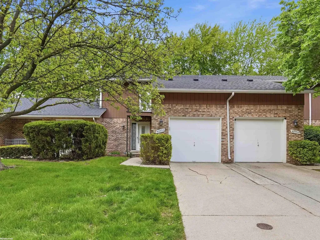 42552 Beverly Way Clinton Charter Township MI 48038