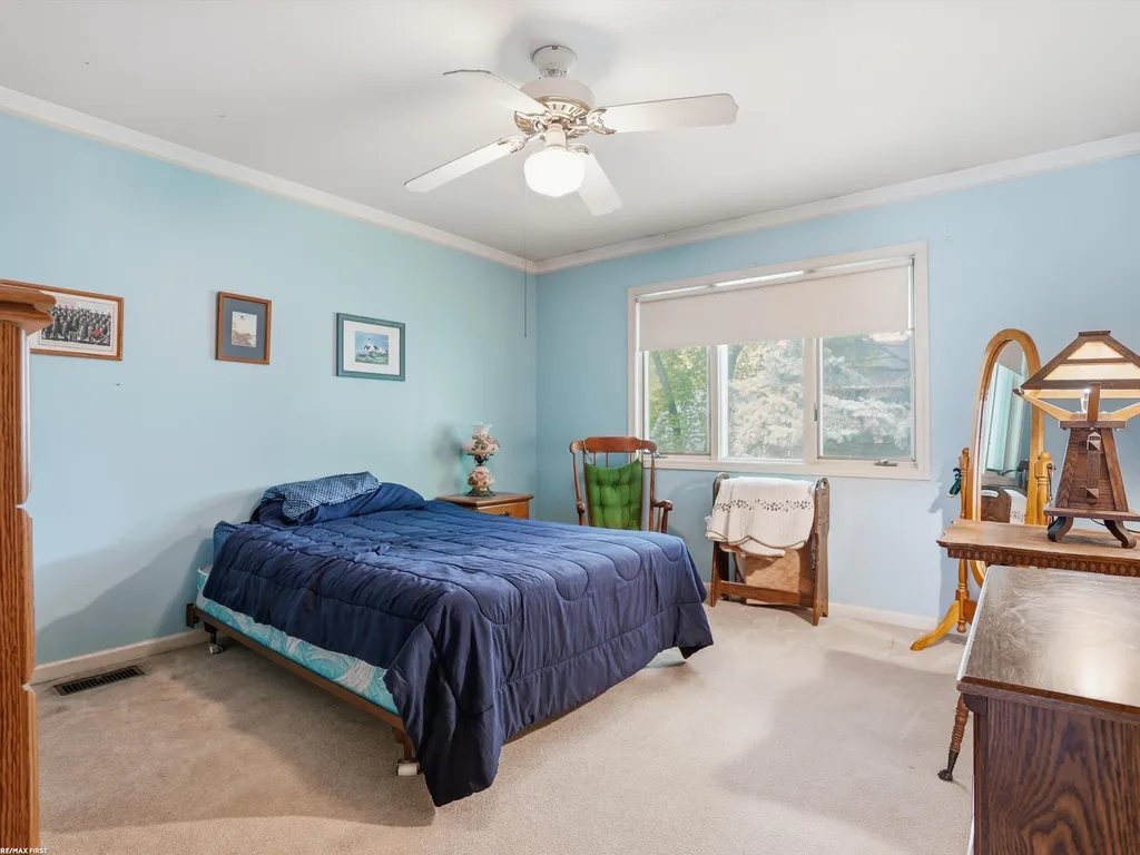 42552 Beverly Way Clinton Charter Township MI 48038