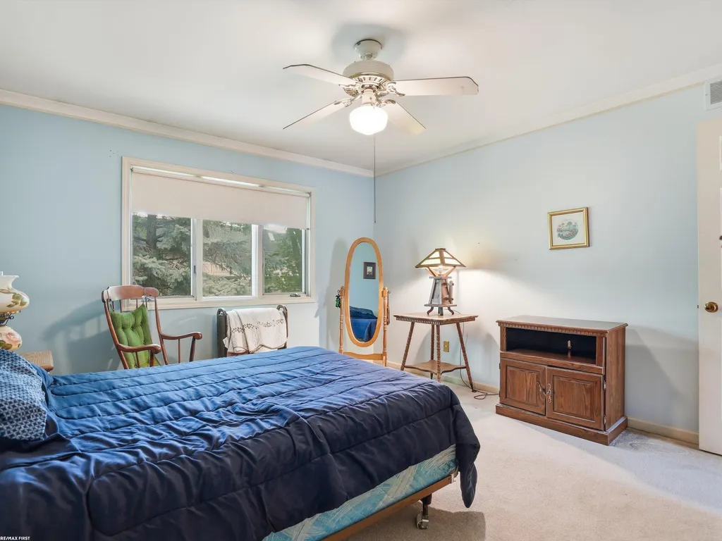 42552 Beverly Way Clinton Charter Township MI 48038
