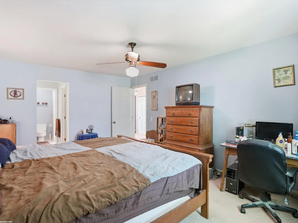 42552 Beverly Way Clinton Charter Township MI 48038