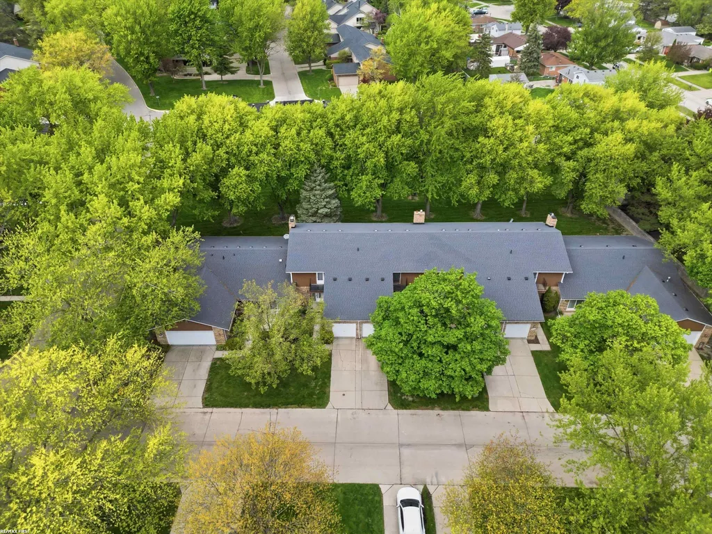 42552 Beverly Way Clinton Charter Township MI 48038