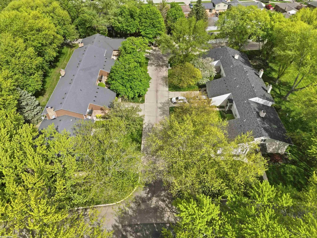 42552 Beverly Way Clinton Charter Township MI 48038