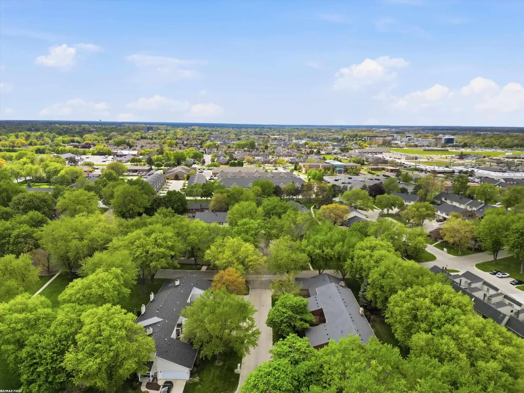 42552 Beverly Way Clinton Charter Township MI 48038