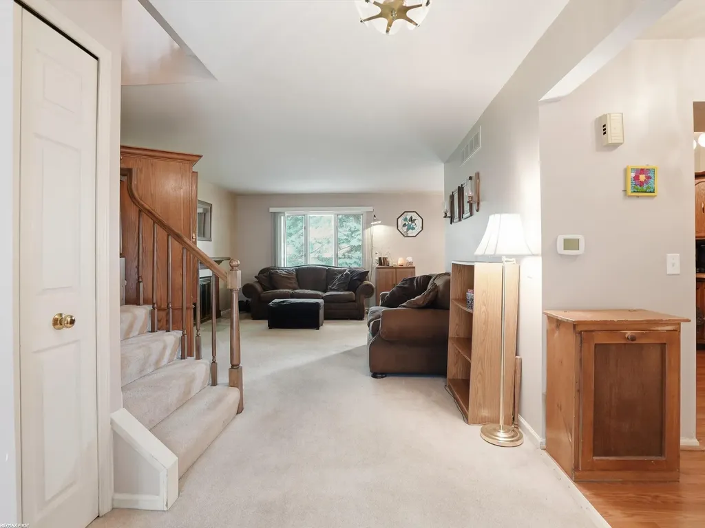 42552 Beverly Way Clinton Charter Township MI 48038