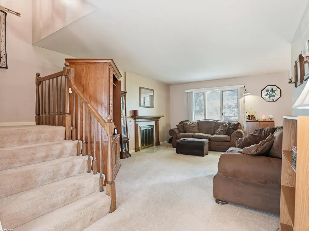 42552 Beverly Way Clinton Charter Township MI 48038