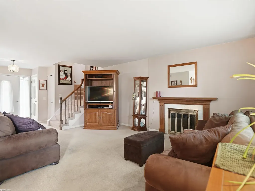 42552 Beverly Way Clinton Charter Township MI 48038
