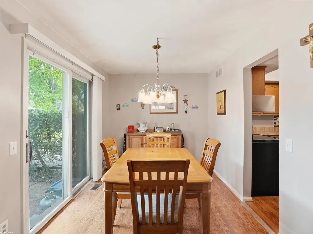42552 Beverly Way Clinton Charter Township MI 48038