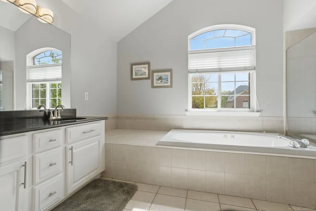 29043 Bay Pointe Drive Chesterfield Township MI 48047