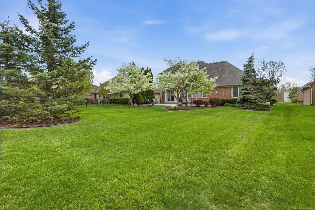 29043 Bay Pointe Drive Chesterfield Township MI 48047