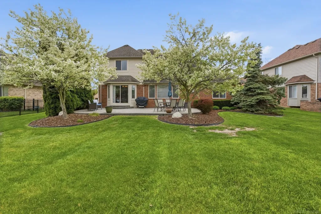 29043 Bay Pointe Drive Chesterfield Township MI 48047