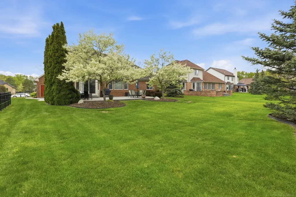 29043 Bay Pointe Drive Chesterfield Township MI 48047