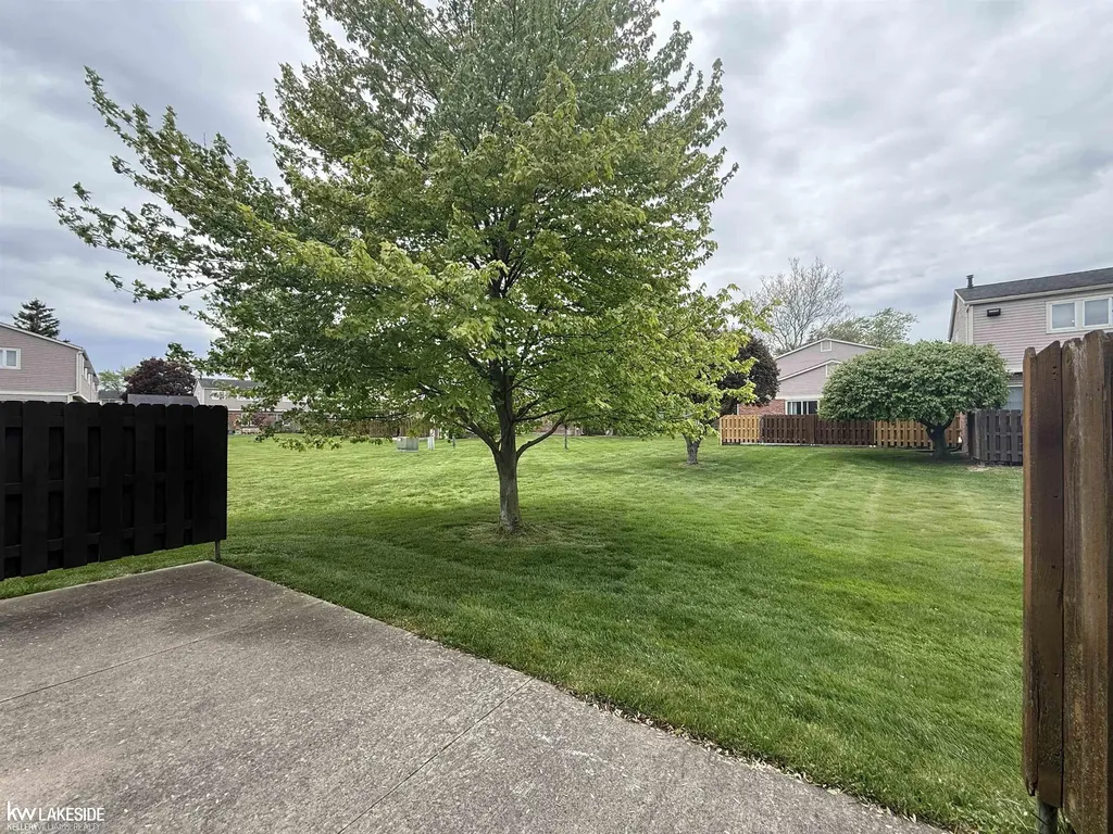 20016 N Great Oaks Circle Clinton Charter Township MI 48038