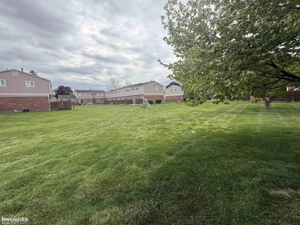 20016 N Great Oaks Circle Clinton Charter Township MI 48038