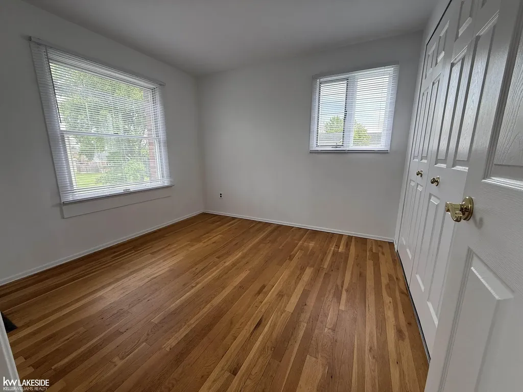 20016 N Great Oaks Circle Clinton Charter Township MI 48038