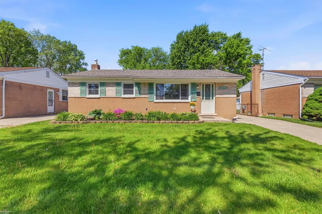 33753 Cheryl Street Clinton Charter Township MI 48035