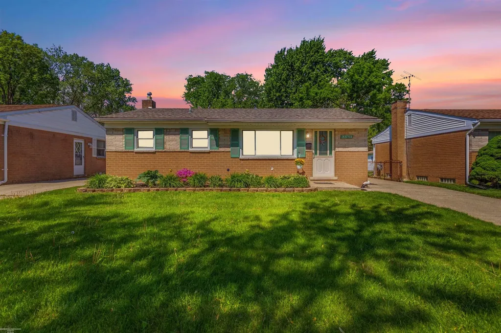 33753 Cheryl Street Clinton Charter Township MI 48035