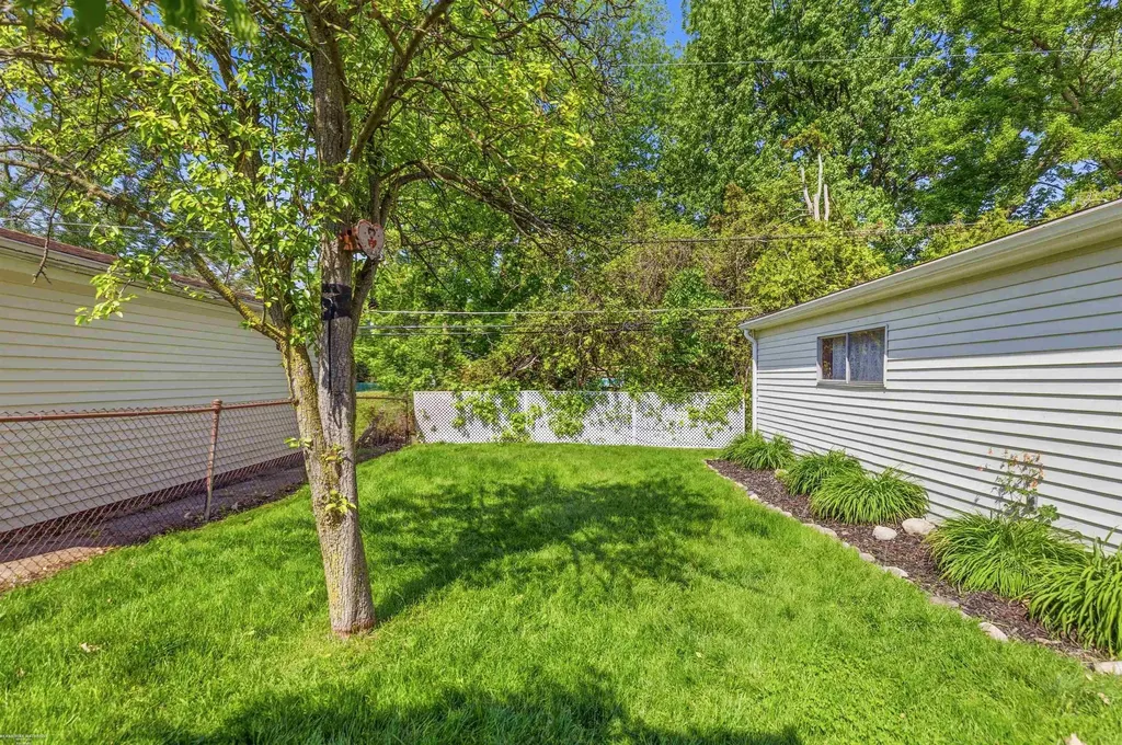 33753 Cheryl Street Clinton Charter Township MI 48035