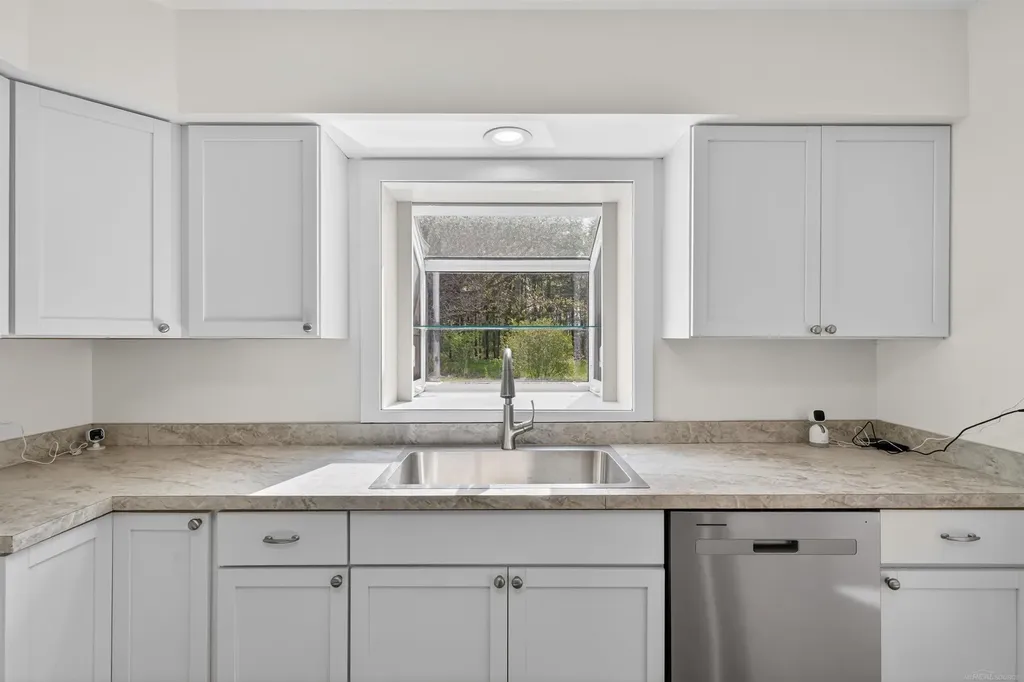 15029 Terry Road Berlin Township MI 48002