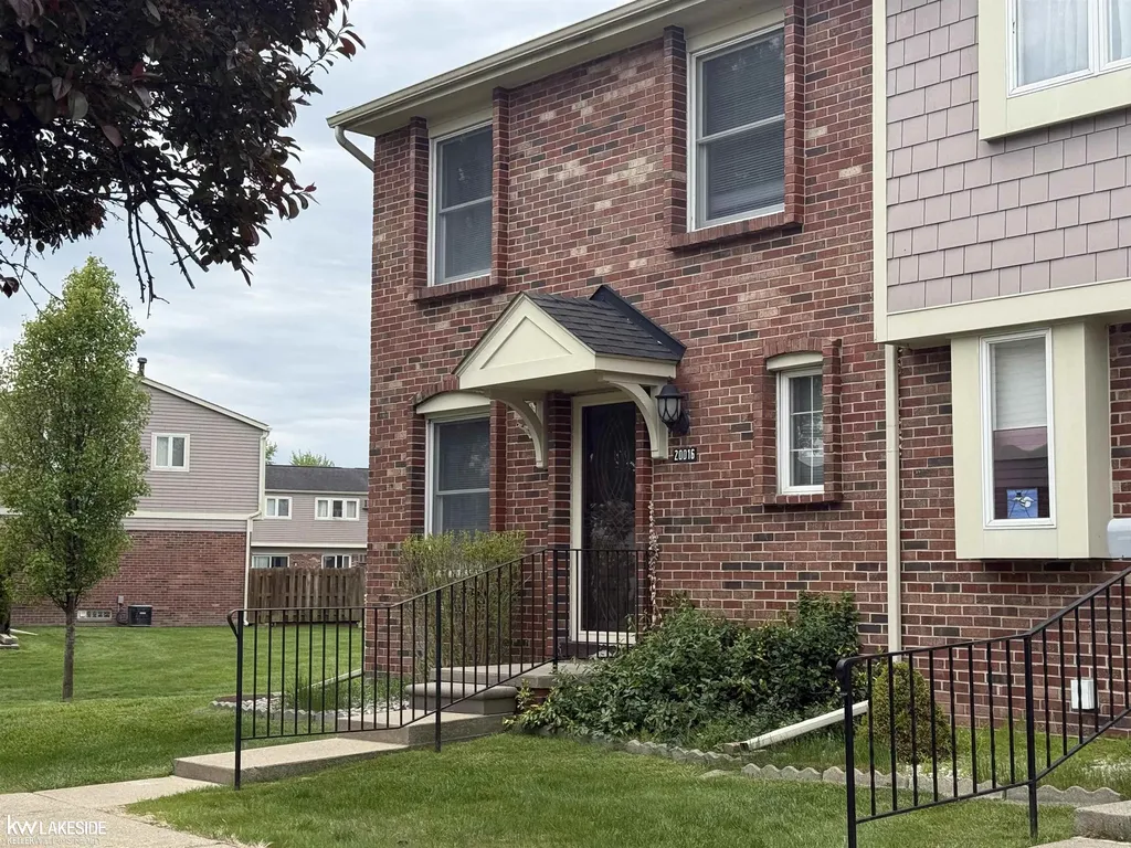 20016 Great Oaks Circle North Street Clinton Charter Township MI 48038