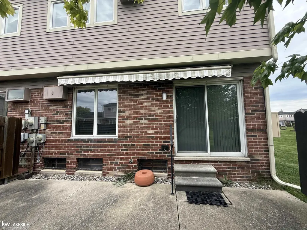 20016 Great Oaks Circle North Street Clinton Charter Township MI 48038