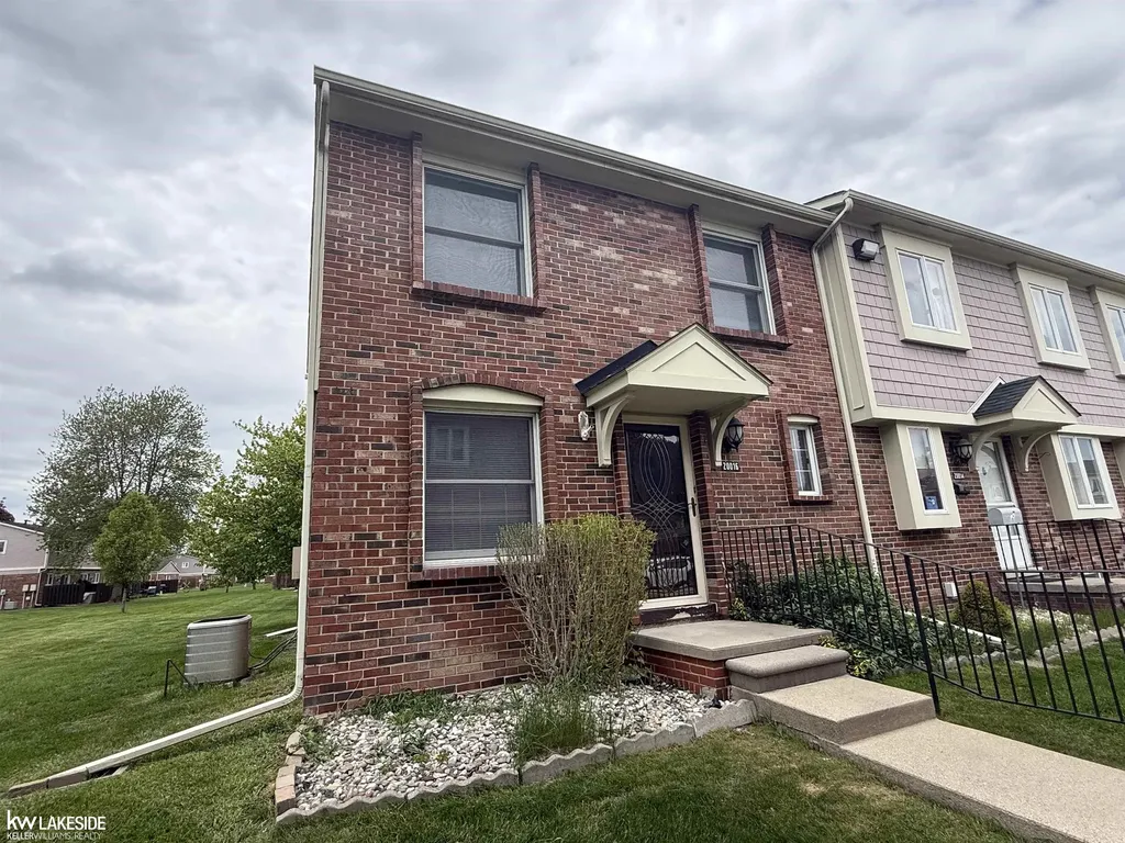 20016 Great Oaks Circle North Street Clinton Charter Township MI 48038