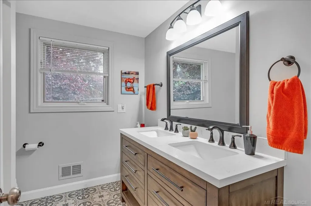 55767 Sandy Lane Shelby Charter Township MI 48316